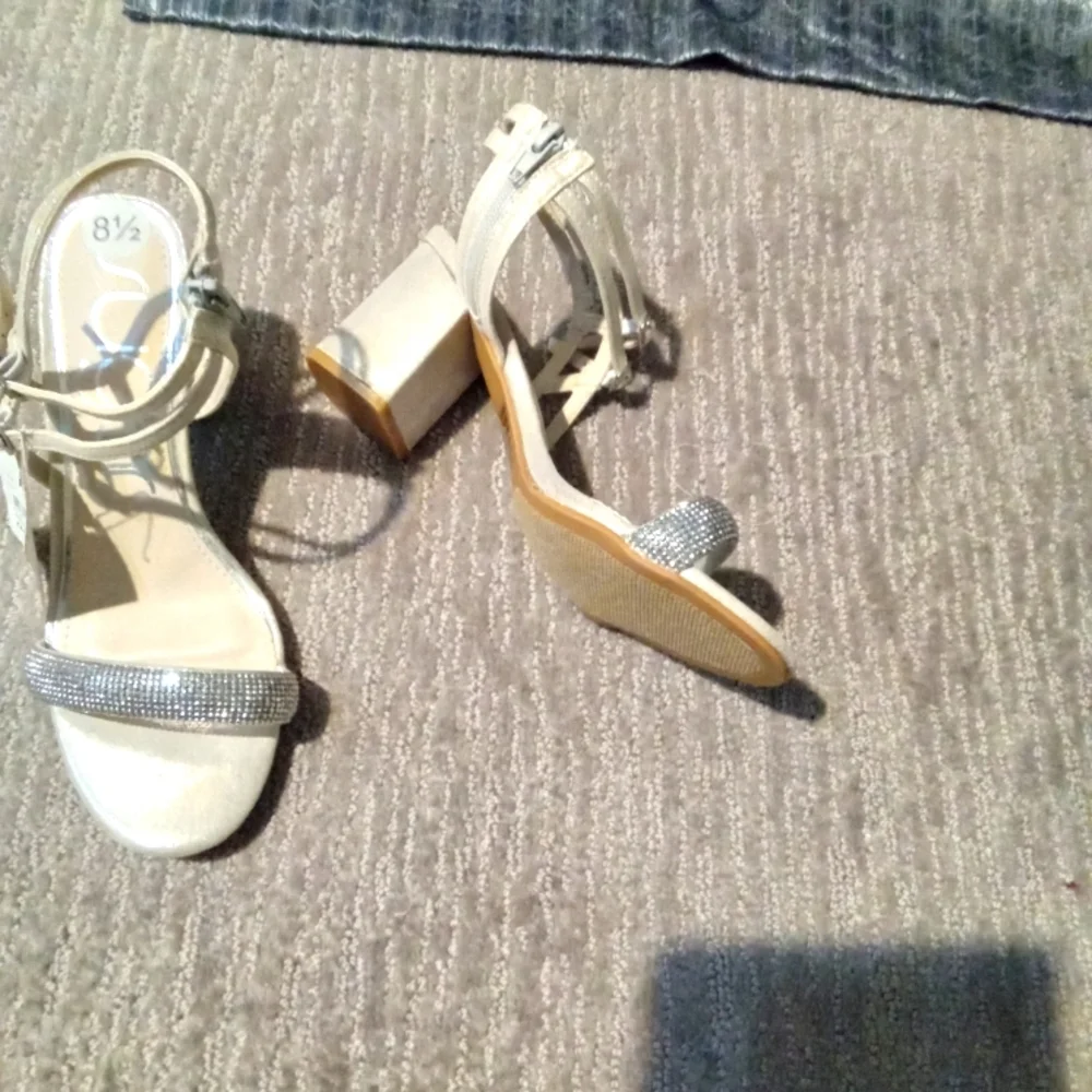 Style is Omega R - Picture 2 of 2